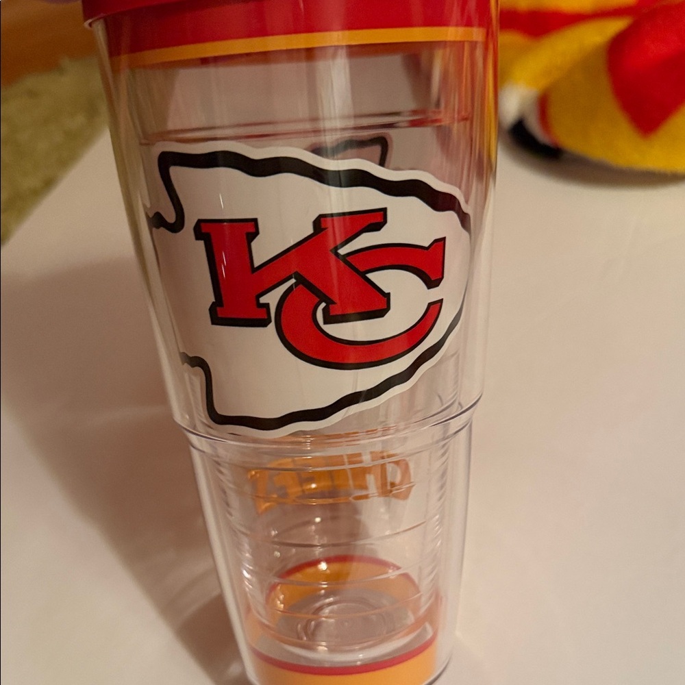 Kansas City Chiefs Red & Gold Fleece Throw Blanket + Fan Gear - Picture 9 of 15